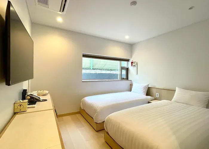 Gloryinn Hotel 3*